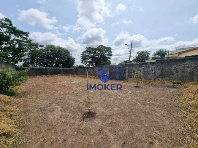 Terreno comercial no Centro de Poá/SP; 305 m²; plano e murado; esquina; frente para Av. De