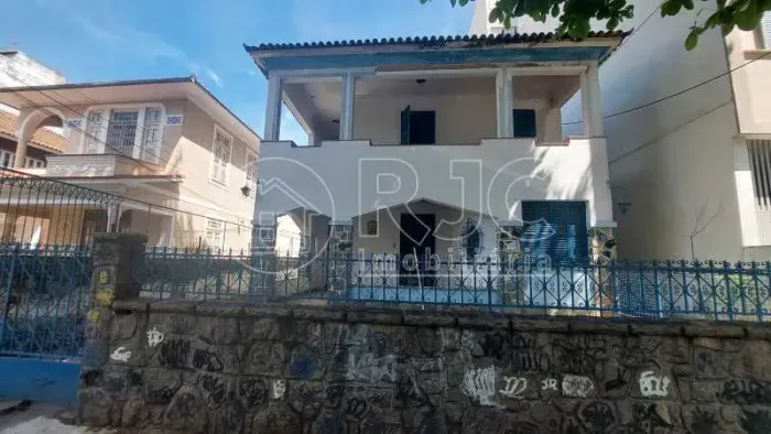 Imóvel para venda possui 200 metros quadrados com 7 quartos em Grajaú - Rio de Janeiro - R