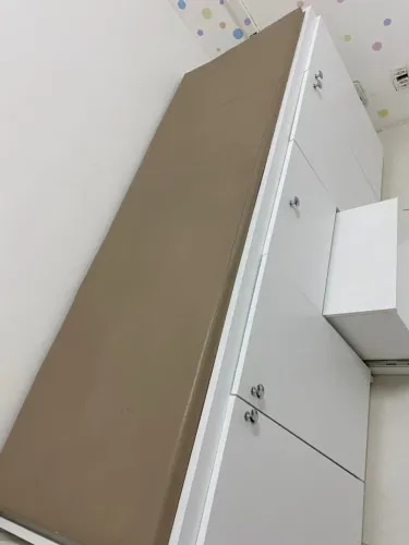 Maca/Divã com Armário e Degrau Retrátil - Ótimo Estado, Bem Conservado! 