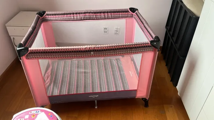 Berço cercado desmontável menina com colchão 