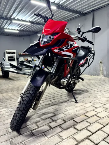 XRE 300 Rallye com 1.500 em opcionais