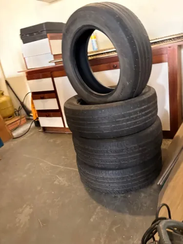 Pneus usados de Nissan kiks, precisam recapagem