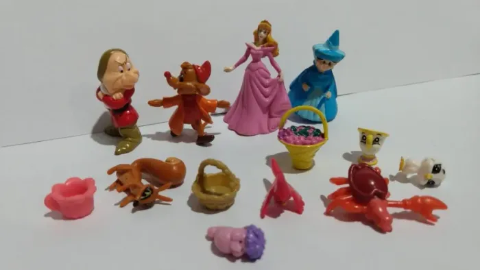 Lote de brinquedos miniaturas Disney