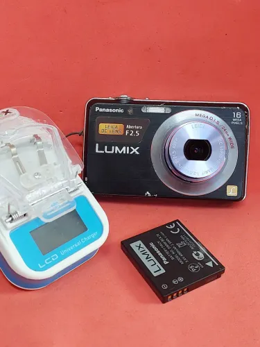 Câmera Panasonic LUMIX FH8 funcionando 