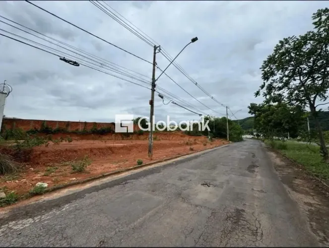 Lote Exclusivo de 427m² - Vista Privilegiada para o Parque e a Serra do Mel!