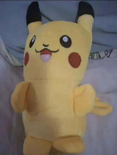 pikachu de pelucia com 20 cm , anti alérgico 