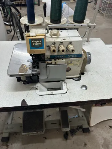 Vendo 2 overloques marca king tex 1.400 ou cada uma por 700 máquinas revisadas