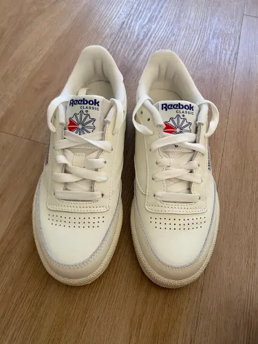 Tênis Reebok club c 85