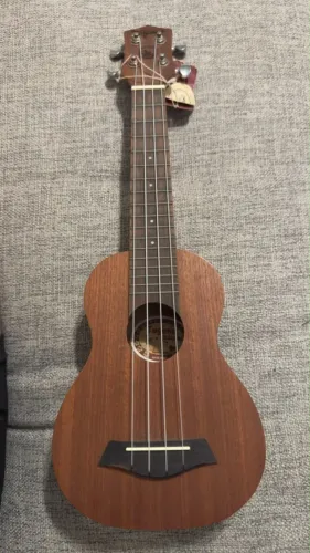 Ukulele Tagima Mahogany Cordas Aquila