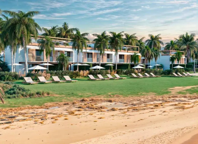 praia de Flecheiras, pé na areia, apartamento com 2 a 4 suítes frente mar.