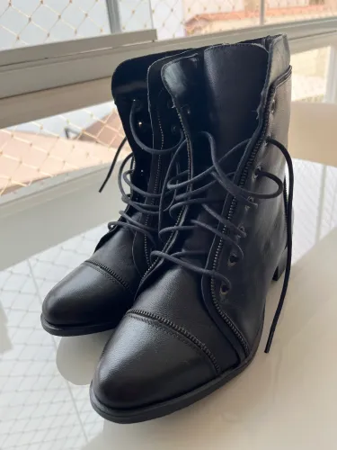 Bota, tênis, sapato