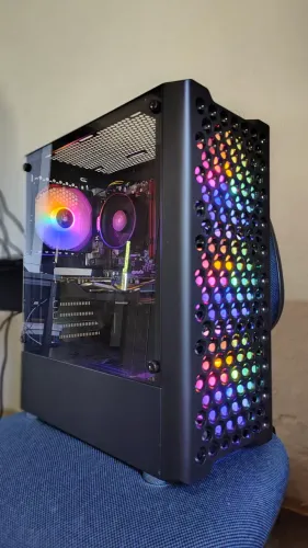 PC Gamer AMD Ryzen 5 + RX 580 + 12GB RAM + SSD NVMe (Gabinete Aquário/Mesh RGB)
