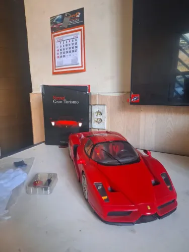 Ferrari Enzo escala 1:10 Planeta Deagostini item de colecionador