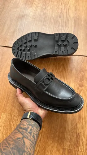 Sapatos mocassim de couro
