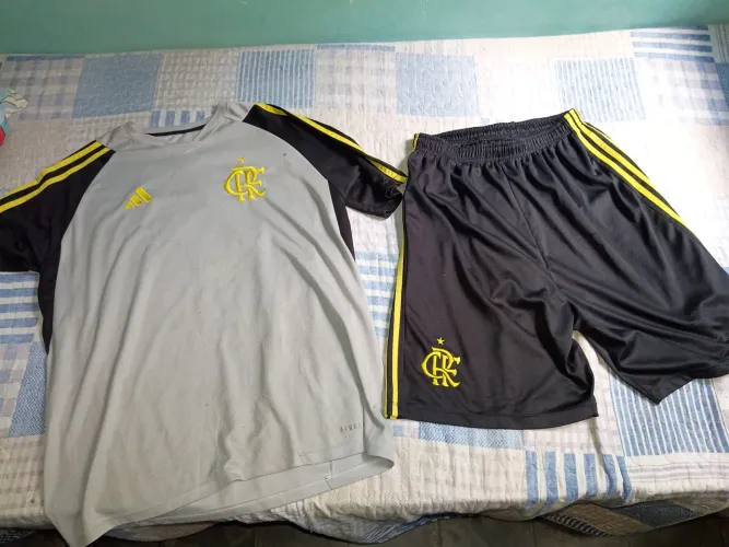 DA PARA RETIRAR AS LESTRAS ATRAS ENTAO POR ISSO O PREÇO