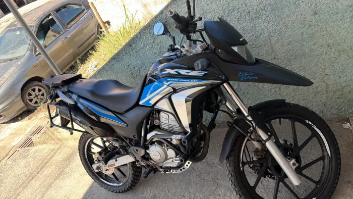 Vendo xre 300 ano 2014 segundo dono moto em dia no meu nome só transferir pro nome