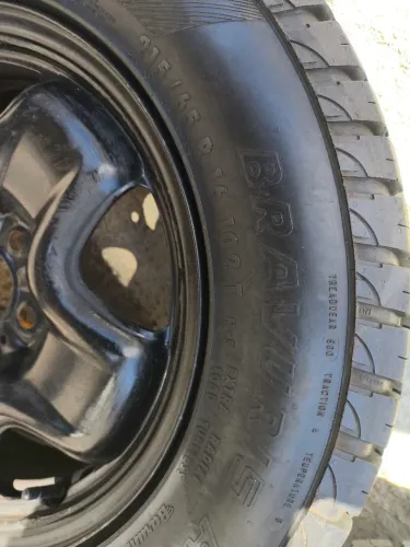 Vendo 4 rodas com pneus da Renegade 