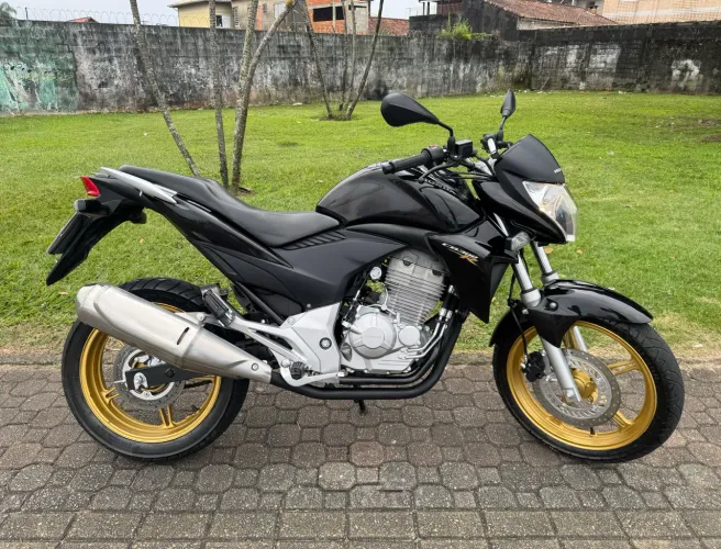 HONDA CB 300R 2015 COMPLETA NOVA DEMAIS FINANCIO EM ATE 48X