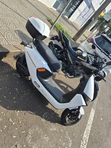 Scooter eletrica semi-nova