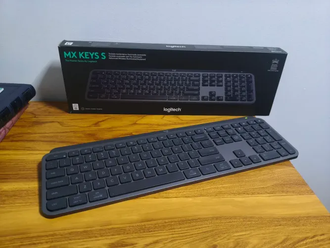 Teclado Logitech MX Keys S - Pouco Usado
