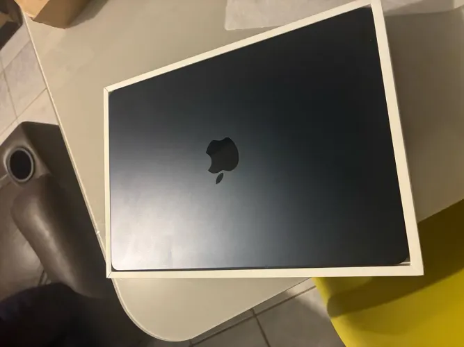 MacBook Air 13 M5 com caixa Zero