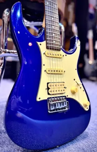 Guitarra Stratocaster Ibanez GRX40 Fender Squier Tagima Seizi Schecter PRS Epiphone Waldma