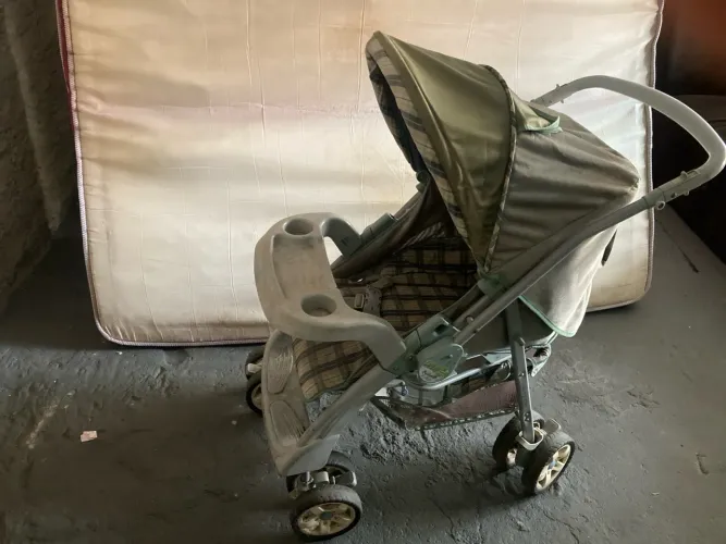 Vendo carrinho de Bebe