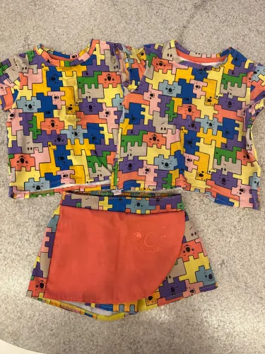 Conjunto 20-24m + blusa 2-3 anos Lilica