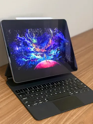 iPad Pro 12.9" (5ª Ger) M1 256GB + Magic Keyboard + Apple Pencil 2
