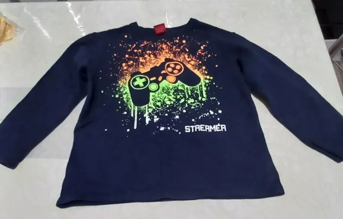 Uma blusa infantil tamanho 8 usada marca kyly