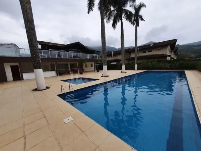 Casa a venda em condomínio fechado na praia de Boiçucanga