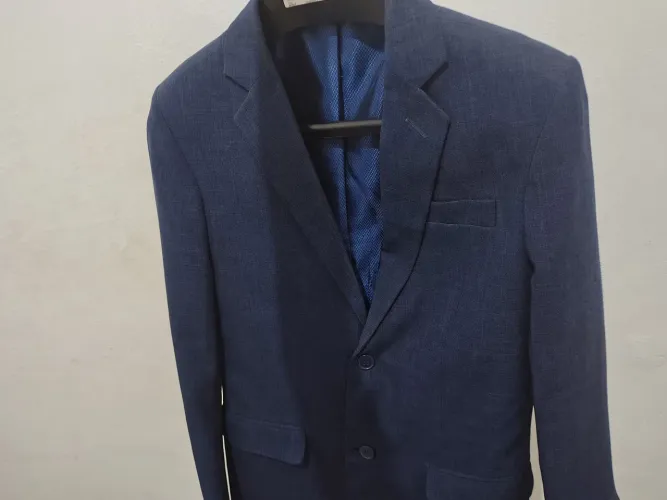 Terno azul marinho tamanho blazer 42 e duas calças 38 e 40
