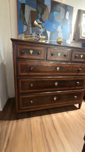 Comoda secular em jacarandá marchetado estilo DONA MARIA I 