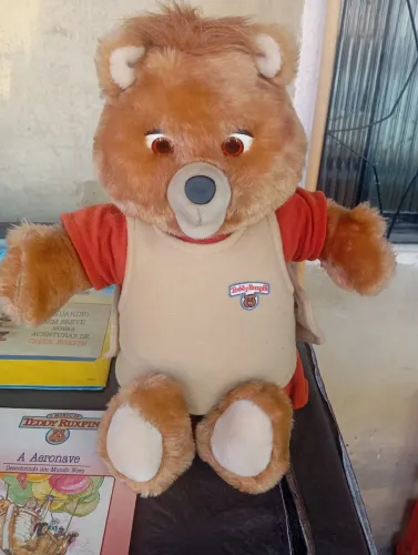 URSO TEDDY RUXPIN funcionando toca a fita contando histórias.
