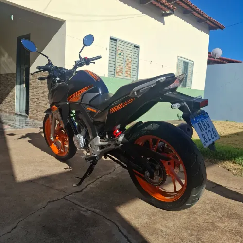 CB 250 Twister 6.600km rodados.
