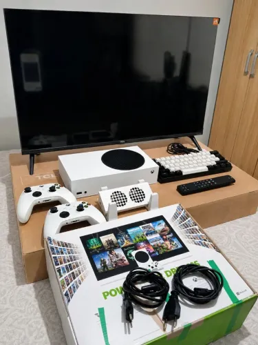 Kit Gamer Completo Xbox Series S 512GB + TV TCL QLED 32"