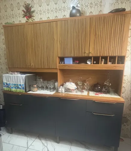 Armário de Cozinha Grande e Espaçoso - Completo e Bem Conservado MDF