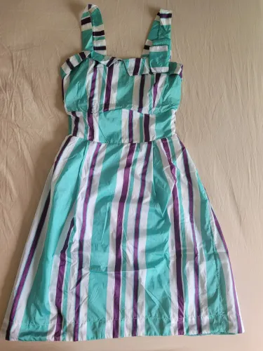 Vestido verde com listras