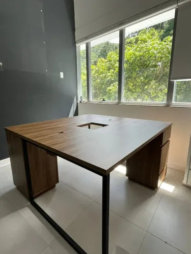 Mesa quadrada MDF com gaveteiro 