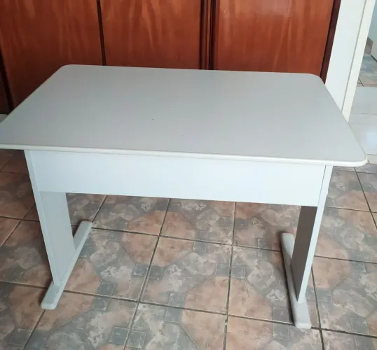 Mesa de escritório em ótimo estado