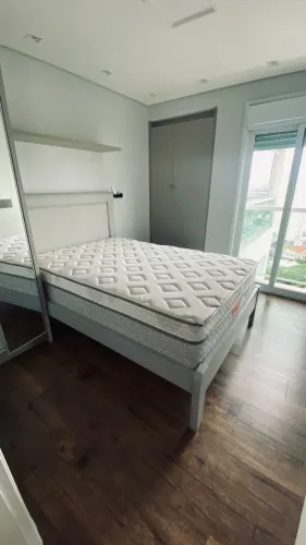 Cama de casal com colchão em bom estado 
