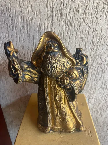 Linda escultura imagem Mago 