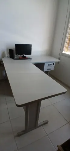 Mesa para escritório em L