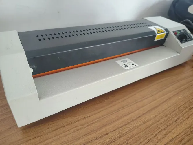 Plastificadora Laminator Model 8306