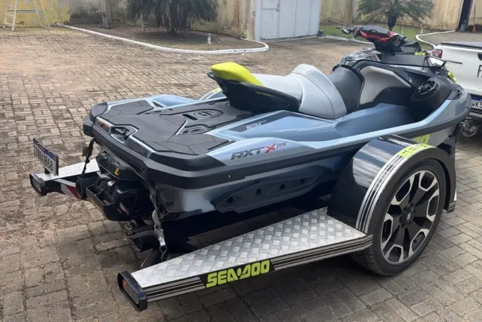 Jetski 325