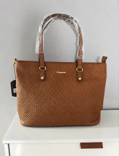 Bolsa linda grande na etiqueta
