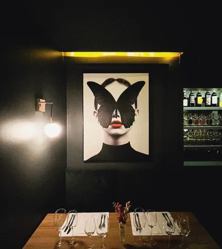 QUADRO URBAN ARTS ?BLACK BUTTERFLY? 90 × 120 CM