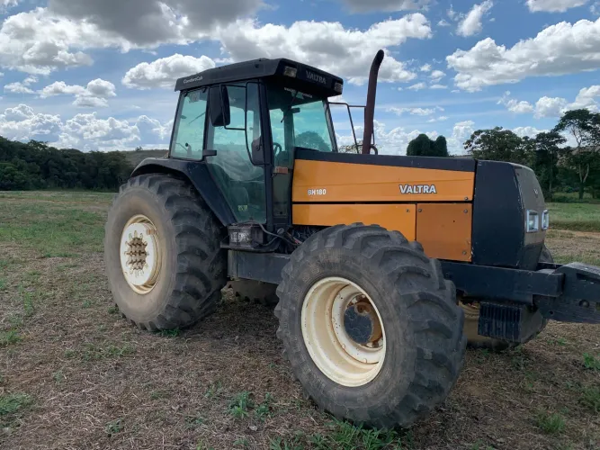 Vendo tratores , valtra massey Fergueson , leia o anúncio 