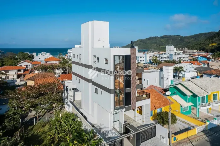 Cobertura à Venda em Bombinhas  2 Suítes, 81m² Privativos, Rua Palmiteiro.