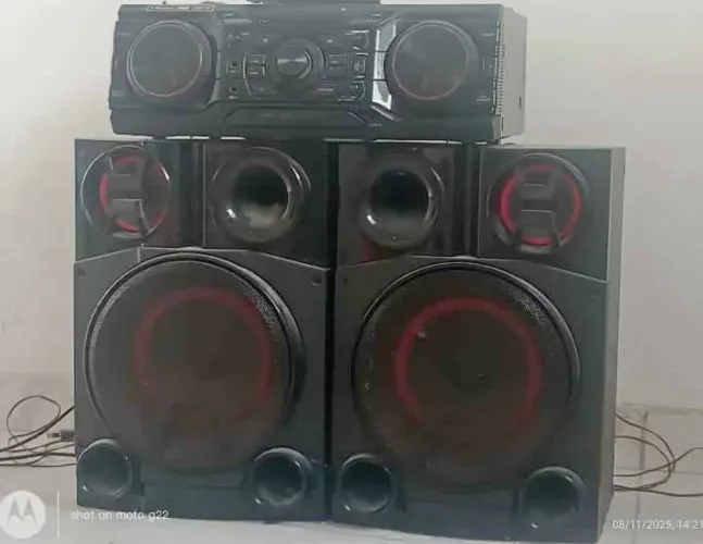 Som LG 1800 RMS 